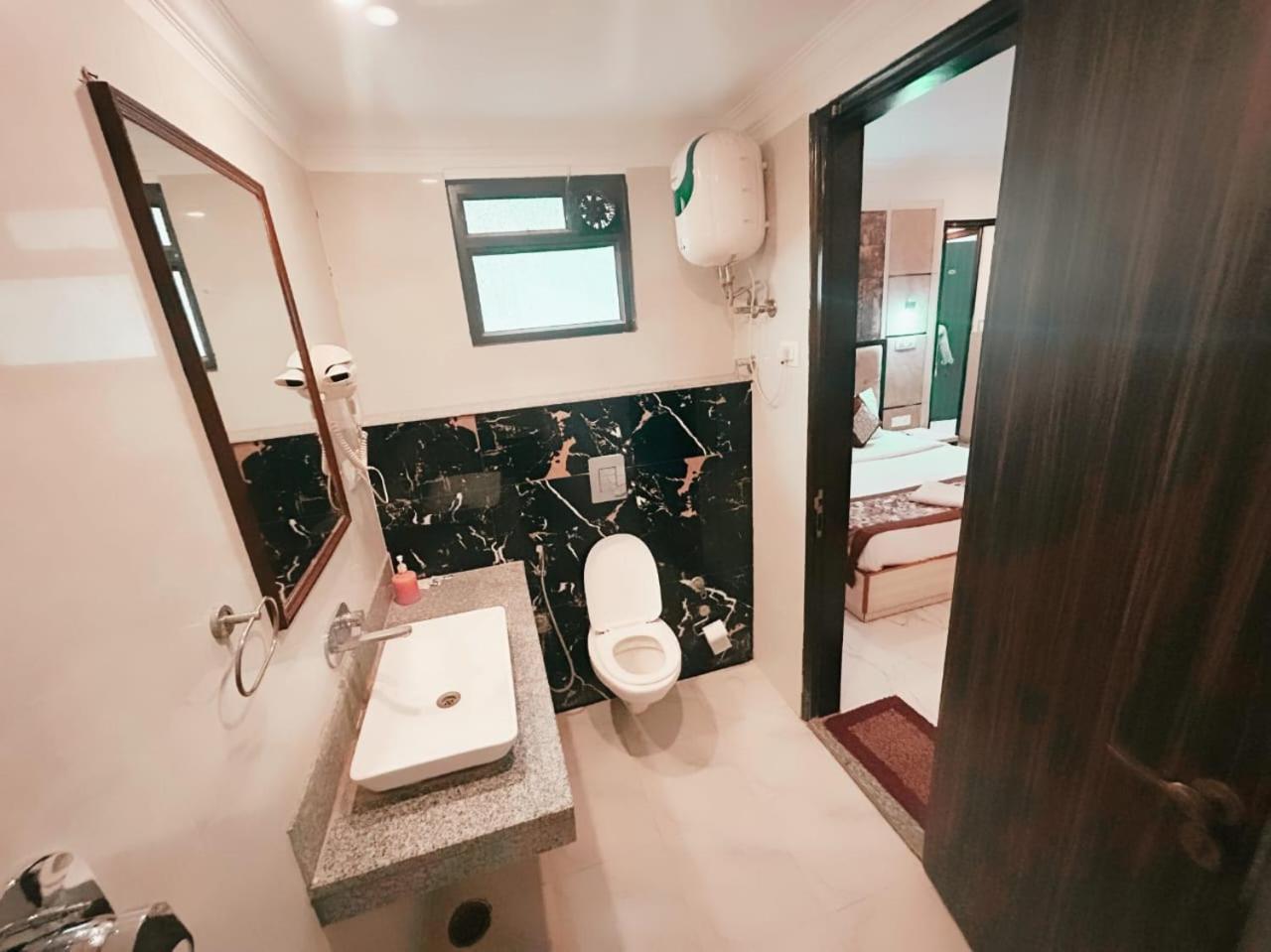 Hotel Almora Inn - Near By Delhi International Airport - With Free Airport Pickup And Drop New Delhi Extérieur photo