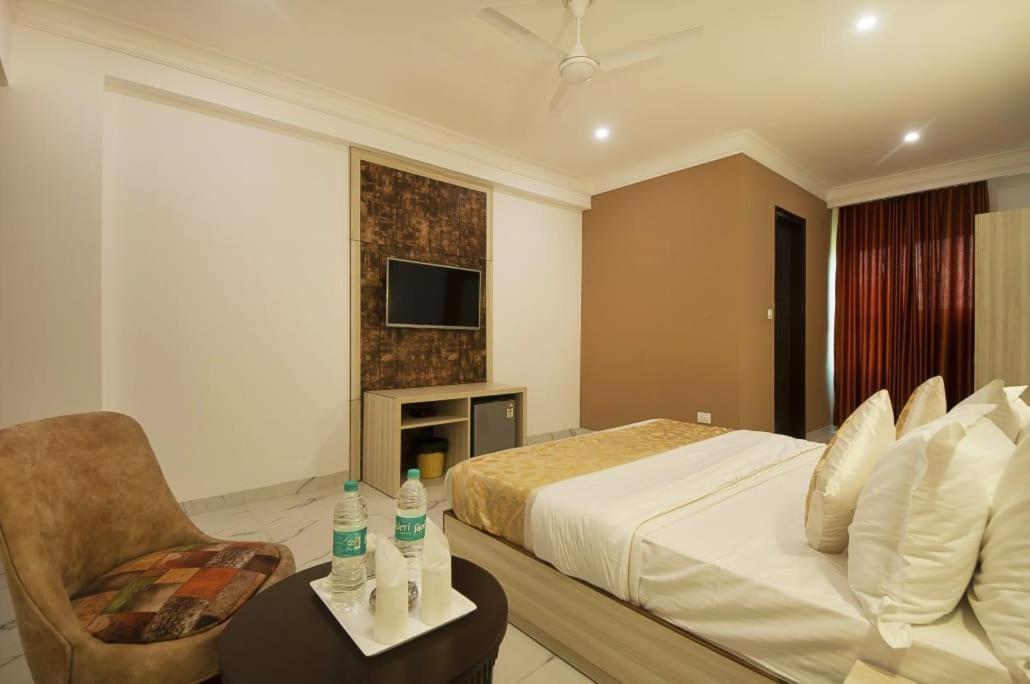 Hotel Almora Inn - Near By Delhi International Airport - With Free Airport Pickup And Drop New Delhi Extérieur photo